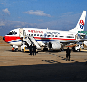 新桥机场货运航空快运业稳步发展的原因是什么？